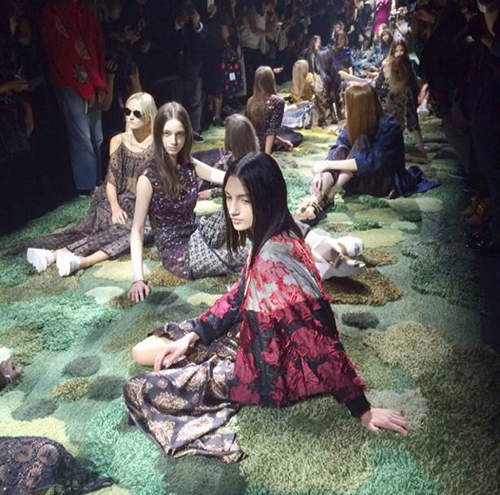 《不走秀的時裝秀》麻豆在上面是要? 《不走秀的時裝秀》麻豆在上面是要?