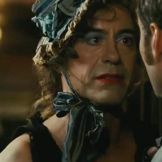 當愛辣妹的鋼鐵人《小羅勃道尼》自己也變成了辣妹會是？