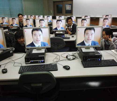 《惡作劇學校電腦》先讓我想想桌面要換什麼好(喂) 《惡作劇學校電腦》先讓我想想桌面要換什麼好(喂)