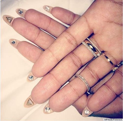 下波指彩趨勢《翻轉吧指甲彩繪》指甲看起來癢癢的耶