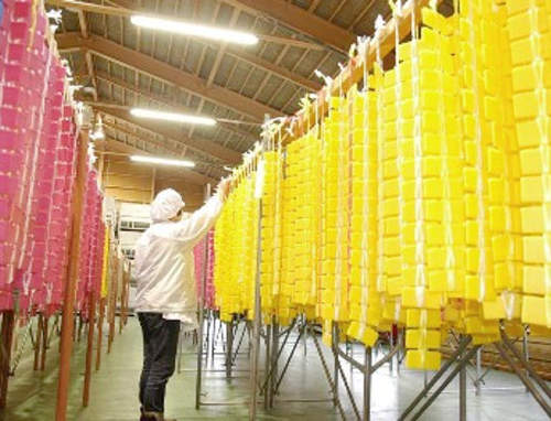 最可愛的製作方式《欠餅工廠》像彩色窗簾一樣 最可愛的製作方式《欠餅工廠》像彩色窗簾一樣