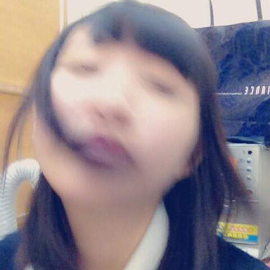 《搖頭自拍》這真的不是手震..是新流行的朦朧自拍 《搖頭自拍》這真的不是手震..是新流行的朦朧自拍