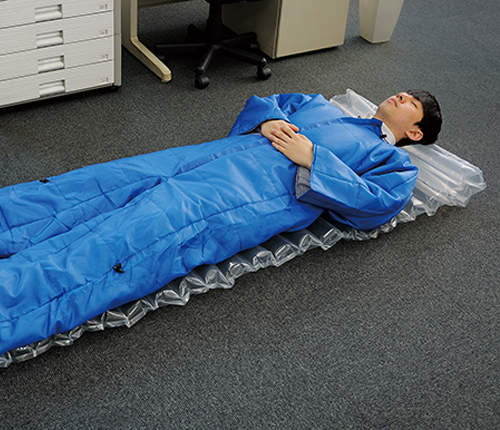 辦公室專用《人型棉被》社畜絕對必見的超便利商品ww