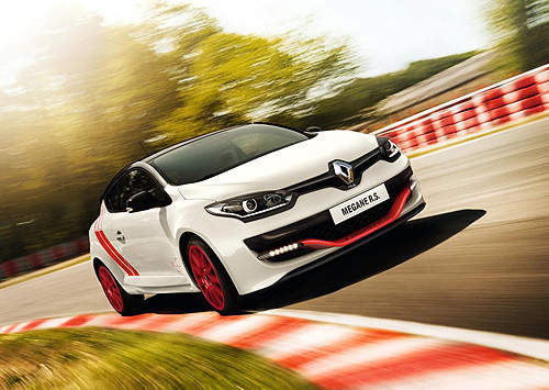 破紀錄《雷諾Megane RS 275 Trophy-R》紐柏林最速前驅達成