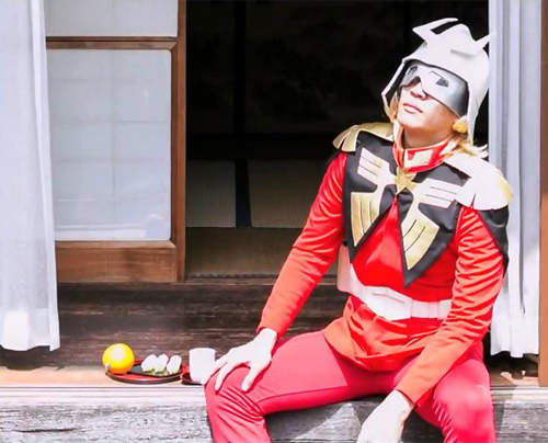 《夏亞的日常真人版?》我的紅色彗星哪有這麼大叔~~ 《夏亞的日常真人版?》我的紅色彗星哪有這麼大叔~~