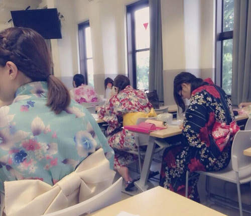 日本東西大學《浴衣日》這不是校園是樂園啦～(´艸｀●)