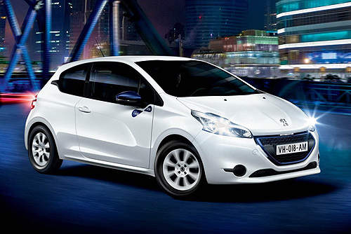 藍白配《Peugeot 208 Like》有型小獅王怎麼能不喜翻呢？