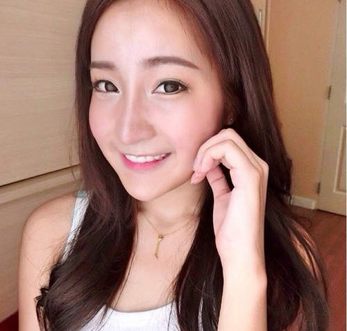 泰國牙套妹Thanyarat Charoenpornkittada　名子太長啦（汗）