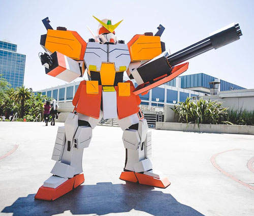 重武裝鋼彈出襲動漫展　美女們都看到我的超威兵器啦