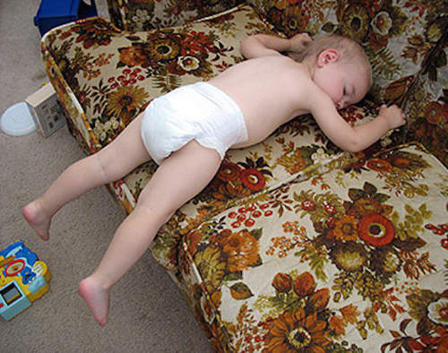 《小孩一秒入睡》到處都是小孩的床  《小孩一秒入睡》到處都是小孩的床