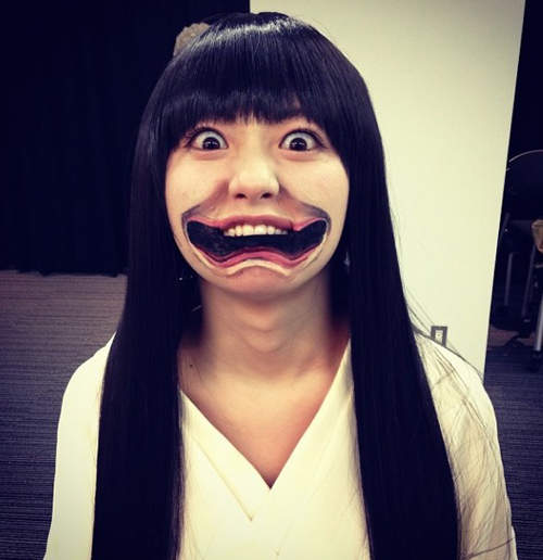 《最適合夫妻吵架隔天的彩妝》趴吐  親愛的~我這樣性感嗎？