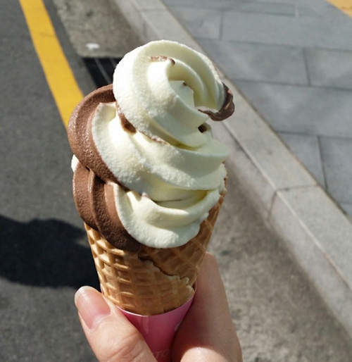 韓《超商霜淇淋》不分四季都想吃的香濃好味兒 ̄﹁ ̄ 韓《超商霜淇淋》不分四季都想吃的香濃好味兒 ̄﹁ ̄