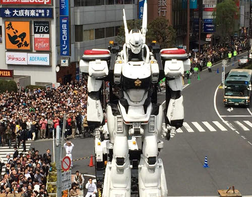 超大型《機動警察》吉祥寺現身 就這樣站起來啦 超大型《機動警察》吉祥寺現身 就這樣站起來啦