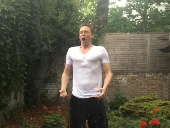 《冰桶挑戰》正夯 超級英雄都濕了啦◕///◕  《冰桶挑戰》正夯 超級英雄都濕了啦◕///◕