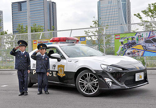 TOMICA版《Toyota 86警車》這能不抱緊處理嗎？