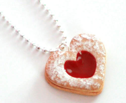 散發淡淡香味《甜點項鍊》好容易讓人肚子餓 散發淡淡香味《甜點項鍊》好容易讓人肚子餓