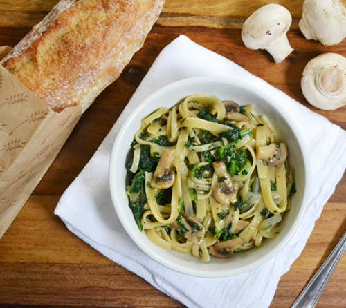 15分鐘《懶人食譜》材料全丟進鍋裡就搞定 15分鐘《懶人食譜》材料全丟進鍋裡就搞定