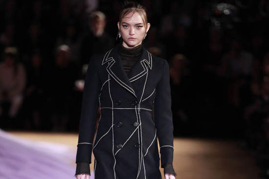 《精靈系教主》潔瑪沃德真的回來了?!但是同時又回不去了嗎... 《精靈系教主》潔瑪沃德真的回來了?!但是同時又回不去了嗎...