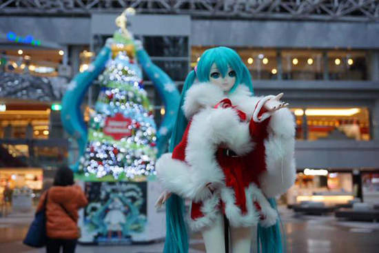 《初音聖誕樹》綁著雙馬尾的聖誕樹賣萌中ｗｗ