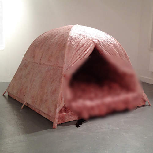 獵奇《人肉帳篷》看到那腸子般的入口你還會想進去嗎...