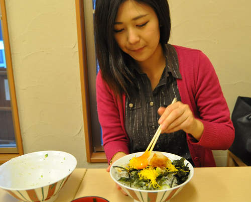 《魩仔魚丼吃到飽》絕對赤字賠錢也要賣下去 《魩仔魚丼吃到飽》絕對赤字賠錢也要賣下去