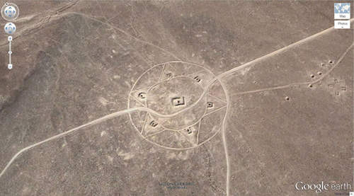 網友搜集「最神秘」Google Earth衛星照   這些謎之圖案究竟是.... 網友搜集「最神秘」Google Earth衛星照   這些謎之圖案究竟是....