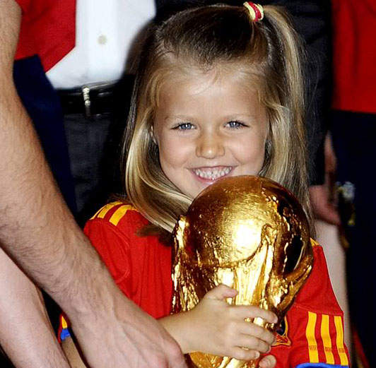 西班牙《超萌公主》無敵艦隊出局～回國連國王都換人了XD