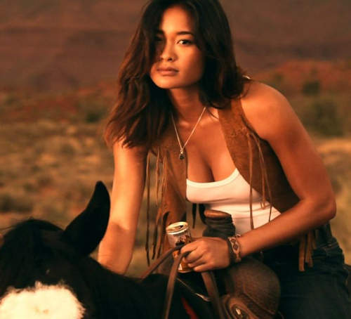 吼伊搭名模Jarah Mariano  性感拍攝Kirin咖啡廣告