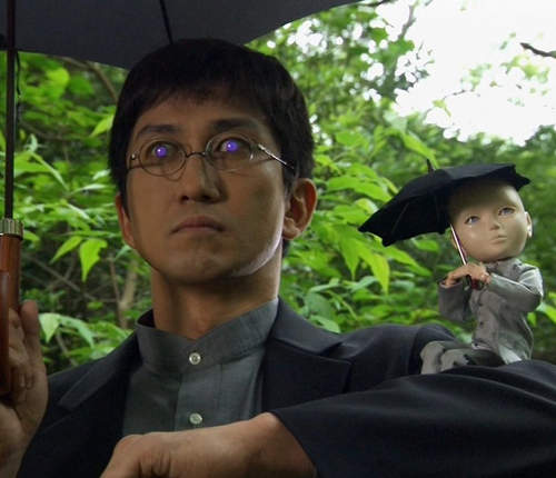 《假面騎士OOO》真木博士手上的娃娃扭蛋化 卻被認定兒童不宜? 《假面騎士OOO》真木博士手上的娃娃扭蛋化 卻被認定兒童不宜?