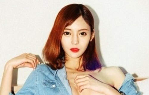 露乳女模《李恩星》年輕就是不要留白? 露乳女模《李恩星》年輕就是不要留白?