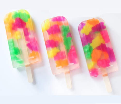 色彩繽紛的《小熊軟糖料理》太可愛人家捨不得吃啦♥