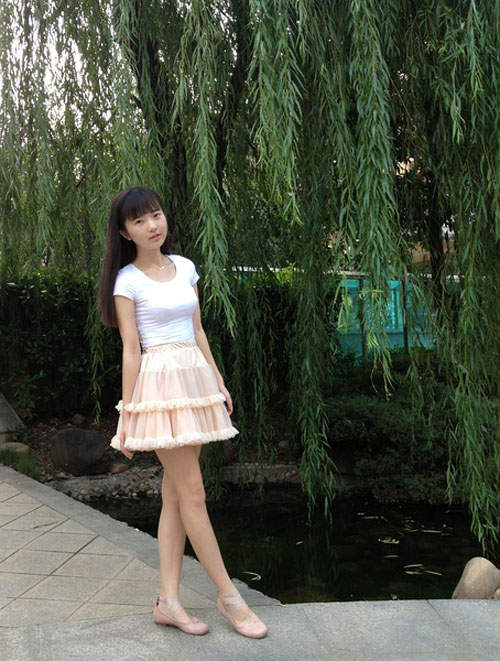 大陆童颜巨乳娘十早 发育超好的e罩杯美少女?