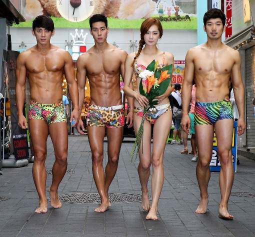 《明洞直擊》怎麼有人只穿內衣褲上街?! 《明洞直擊》怎麼有人只穿內衣褲上街?!