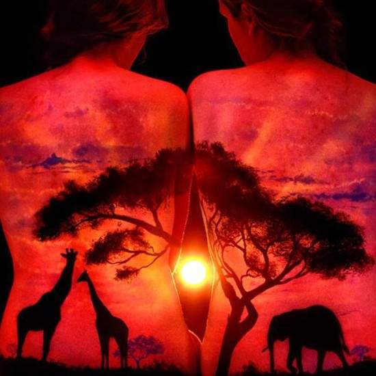 《人體螢光藝術》好像到了非洲草原呀～！