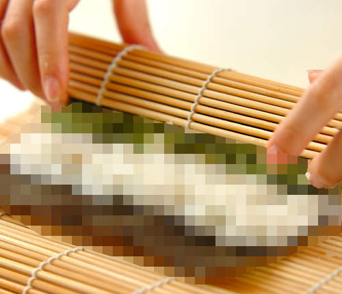 歪國人的天才發想《壽司捲簾收納法》便利但令日本人火大的用法是? 歪國人的天才發想《壽司捲簾收納法》便利但令日本人火大的用法是?