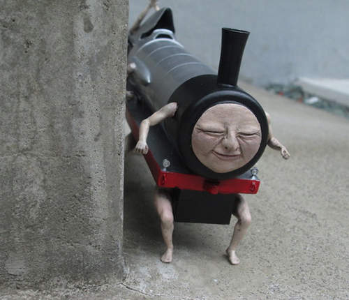 網友自製《人形火車頭》多了手腳噁心度加倍wwww 網友自製《人形火車頭》多了手腳噁心度加倍wwww