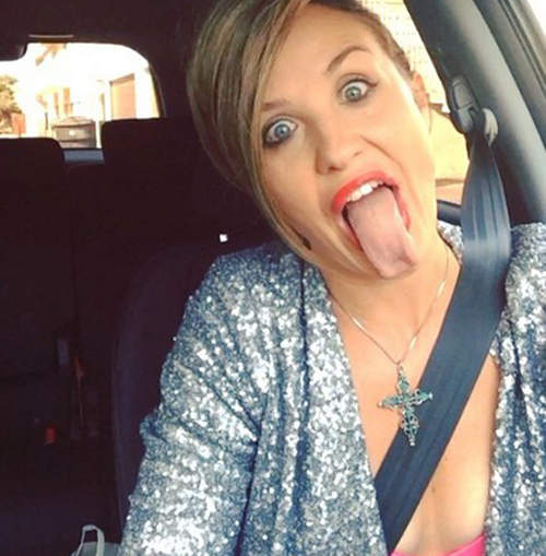 不是麥莉希拉在開車 喜劇演員Lauren O`Brien塞車時的模仿秀 不是麥莉希拉在開車 喜劇演員Lauren O`Brien塞車時的模仿秀