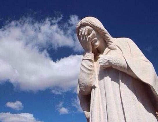 世界盃《巴西大敗》連基督像都看不下去了...... 世界盃《巴西大敗》連基督像都看不下去了......