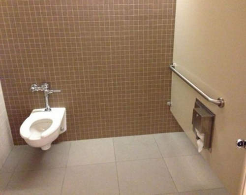 《傻眼廁所》不能好好的上嗎？