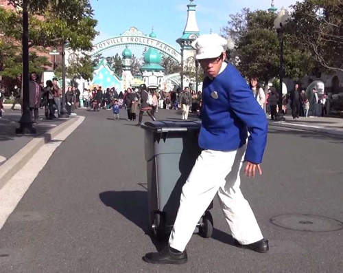 迪士尼樂園的清潔員 竟然做出意想不到的事情? 迪士尼樂園的清潔員 竟然做出意想不到的事情?