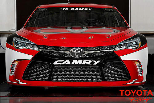 2015年式《Toyota Camry賽車》變臉出征NASCAR 2015年式《Toyota Camry賽車》變臉出征NASCAR