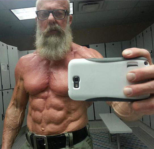 《超殺長輩》外表是老人 心態是超人的~超殺老人家 《超殺長輩》外表是老人 心態是超人的~超殺老人家