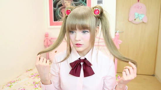 夢幻《娃娃女》Dakota 綁起動漫髮型超可愛