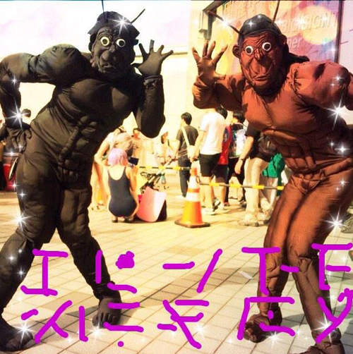 火星異種蟑螂裝 喀的一聲很容易就把人的脖子給扭斷 火星異種蟑螂裝 喀的一聲很容易就把人的脖子給扭斷