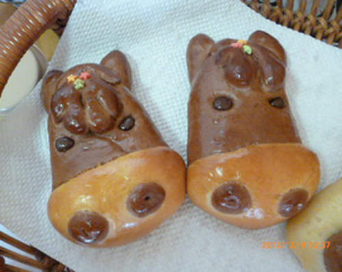 日本《馬年麵包》馬肉當然也要包進去 日本《馬年麵包》馬肉當然也要包進去