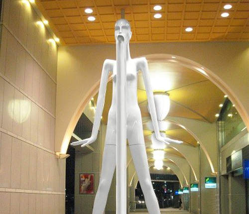 巨型假人《nana醬》下巴再掉 背面看起來好像哪裡怪怪的www 巨型假人《nana醬》下巴再掉 背面看起來好像哪裡怪怪的www