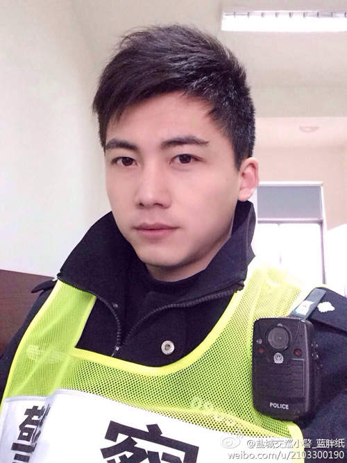 陸《賣萌交警》真是多元化經營的警察叔叔......