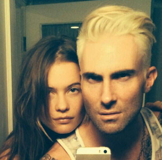 《魔力紅》主唱亞當換金髮造型 歌迷正習慣中