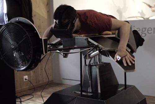 《Birdly》用頭戴立體顯示器Oculus Rift實現成為鳥的夢想(飛) 《Birdly》用頭戴立體顯示器Oculus Rift實現成為鳥的夢想(飛)