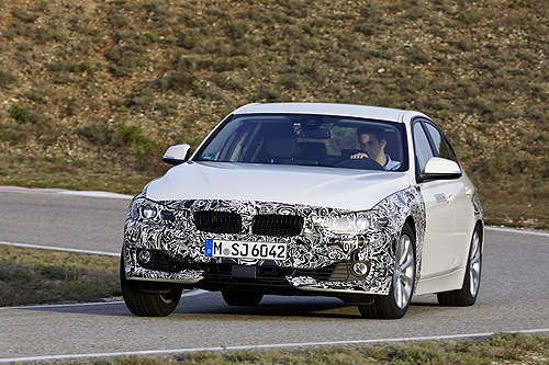 《BMW 3系列Plug-in Hybrid》原型車偽裝上陣 《BMW 3系列Plug-in Hybrid》原型車偽裝上陣